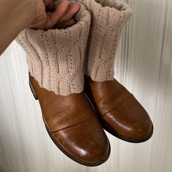Kodiak Chelsea ankle distressed leather boots, colour cognac/tan knit top Size 7 - Picture 6 of 16